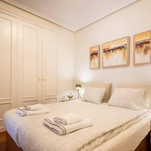 En El Corazon De La Ciudad Con Parkin Apartment